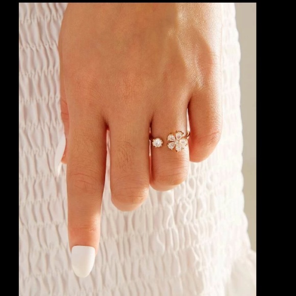Flower Rhinestone Rose Gold Ring - Picture 2 of 4